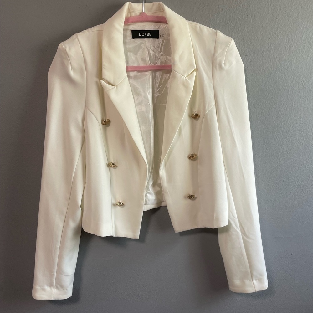 DO+BE Cream Double-Breasted Cropped Blazer
